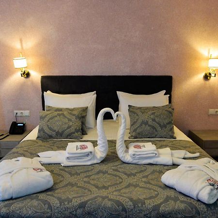 Hotel Magnolia In The City Centre Кутаиси Екстериор снимка