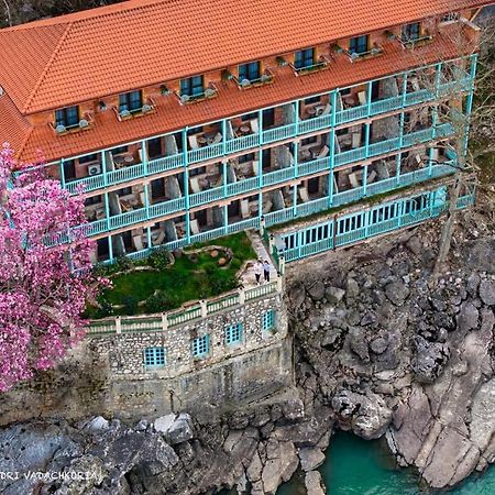 Hotel Magnolia In The City Centre Кутаиси Екстериор снимка