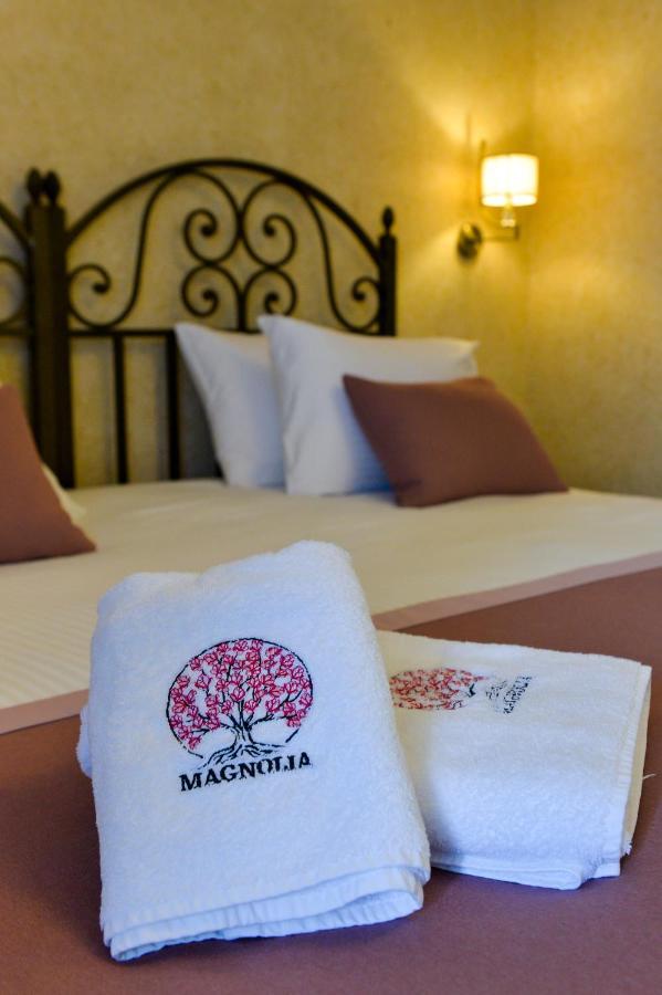 Hotel Magnolia In The City Centre Кутаиси Екстериор снимка
