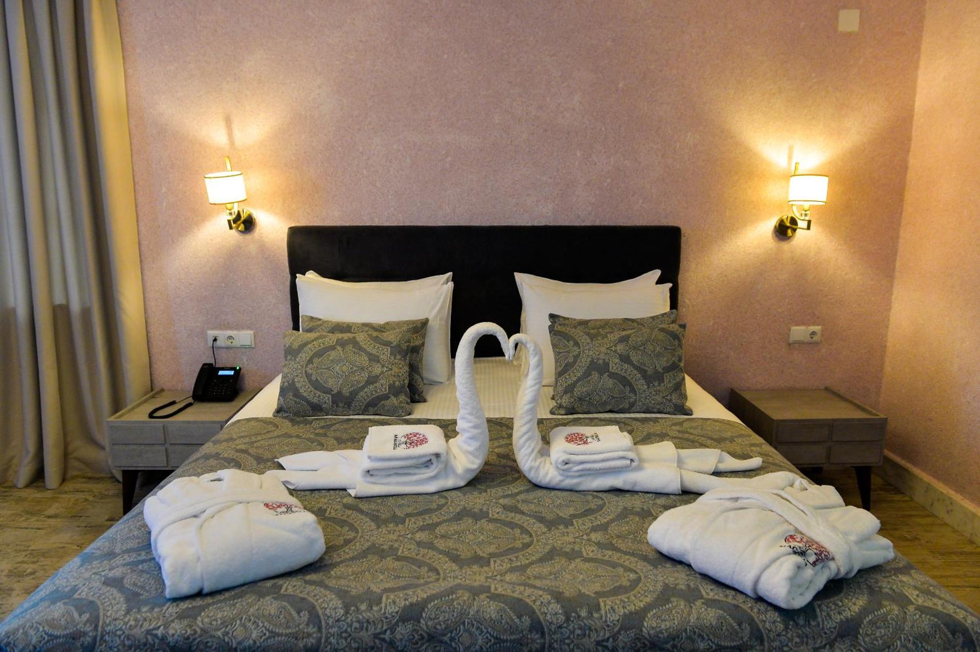 Hotel Magnolia In The City Centre Кутаиси Екстериор снимка