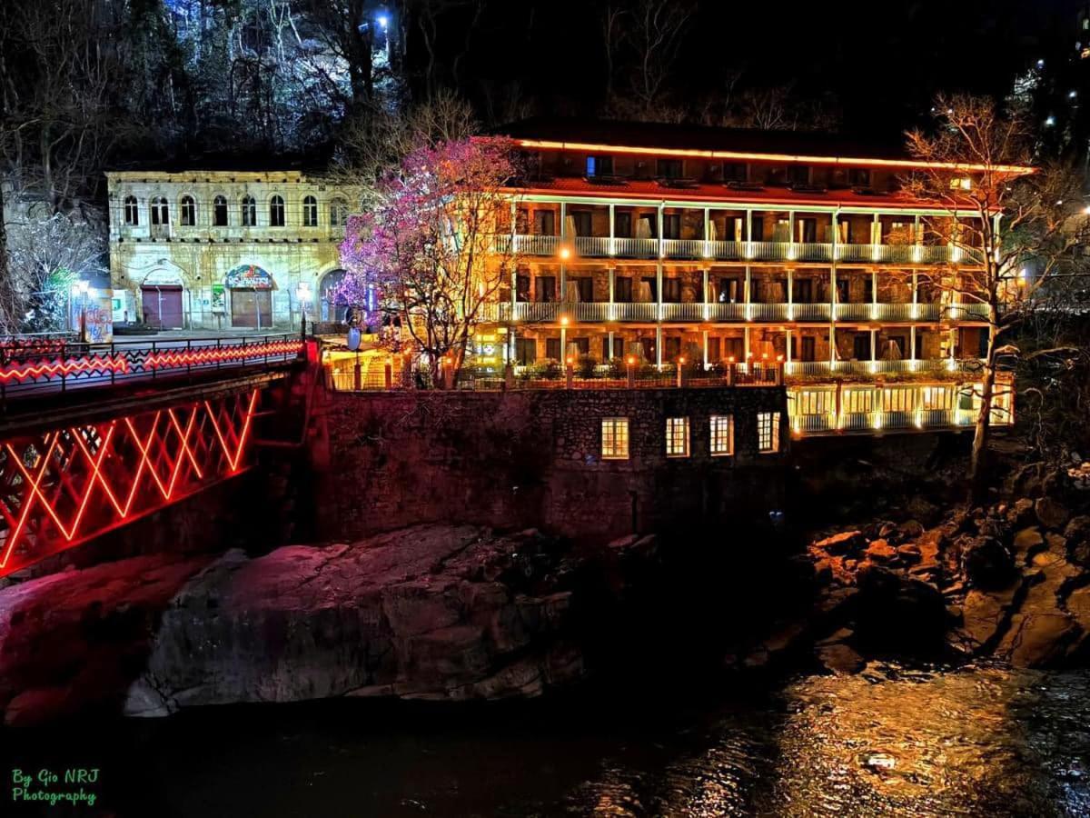Hotel Magnolia In The City Centre Кутаиси Екстериор снимка