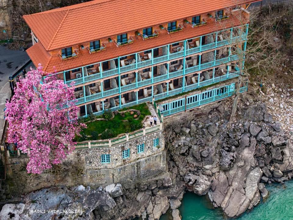 Hotel Magnolia In The City Centre Кутаиси Екстериор снимка