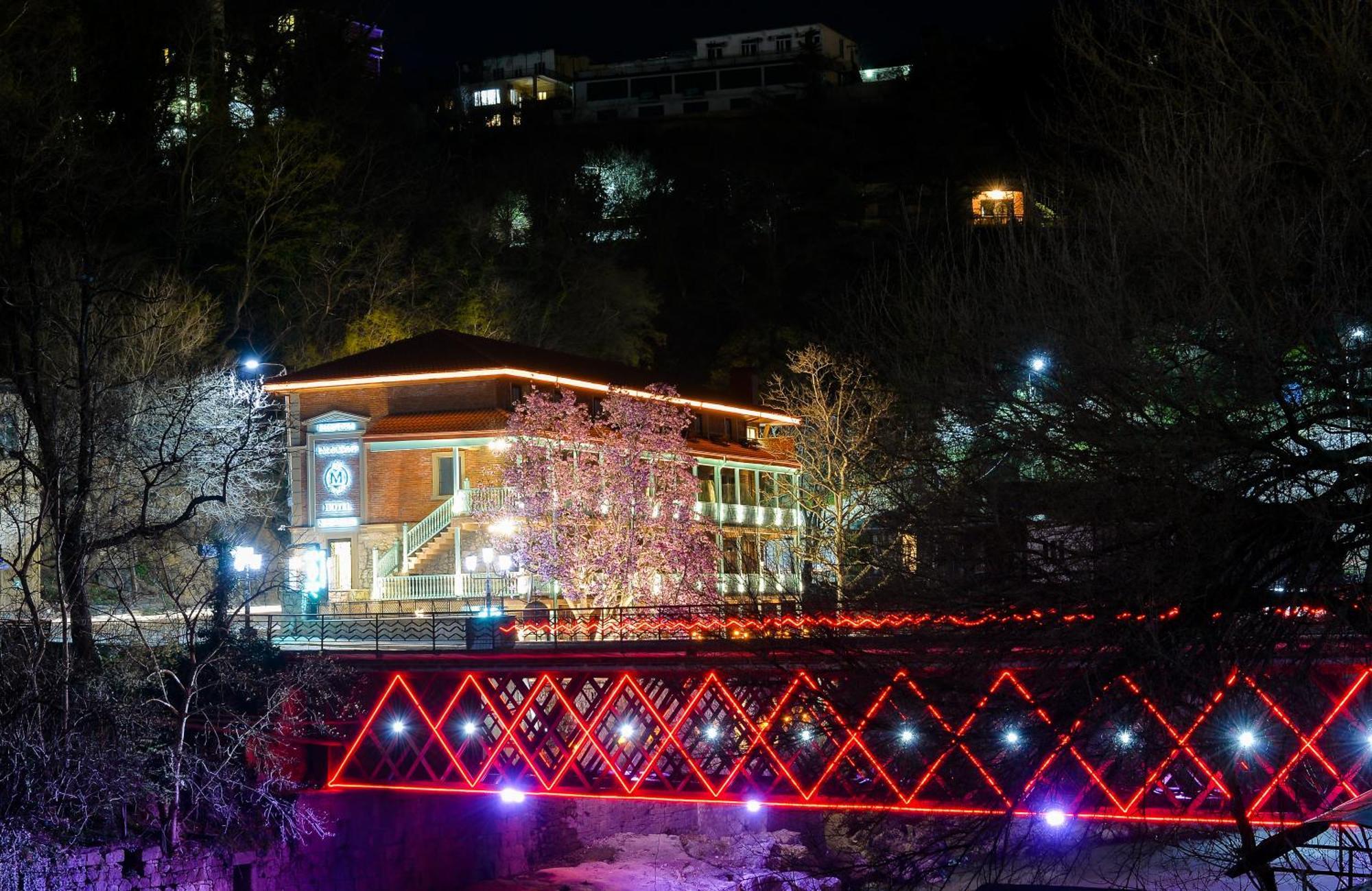 Hotel Magnolia In The City Centre Кутаиси Екстериор снимка